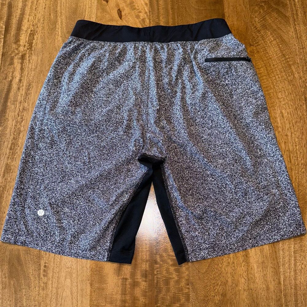 Lululemon T.H.E. Short for Men’s Sz. large Linerless 11" Inked Light Cast Black